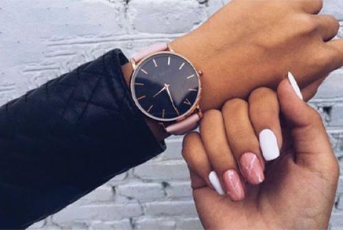 Маникюр под малиновое платье: идеи и советы 12 Маникюр под малиновое платье: идеи и советы 12