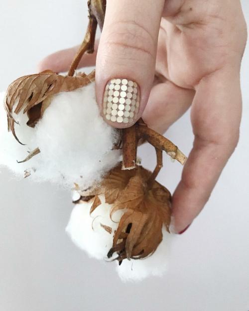 Как сделать маникюр под малиновое платье более изысканным. Красная книга: как сделать маникюр под красное платье?