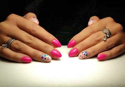 Какие текстуры маникюра (глянцевая, матовая) лучше всего сочетаются с фуксией. Бьюти-тренд: маникюр в цвете фуксия