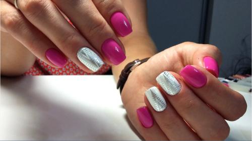 Какие акценты можно сделать в маникюре, чтобы он дополнил платье фуксии. Маникюр цвета фуксии: варианты сочетания оттенков