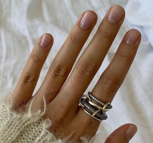 Почему иероглифы 'миндаль' стали популярными в японском маникюре. Японский маникюр — техника, после которой ногти будут здоровыми и сияющими. Вот, что нужно о ней знать