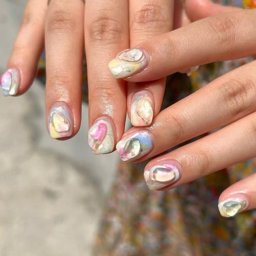 Красивый маникюр с корейскими иероглифами: как сделать дизайн на ногтях 15