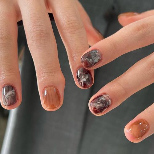 Красивый маникюр с корейскими иероглифами: как сделать дизайн на ногтях 19