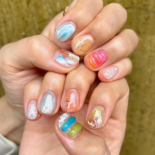 Красивый маникюр с корейскими иероглифами: как сделать дизайн на ногтях 16