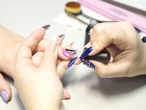 Не держится гель-лак гормоны. Почему гель-лак быстро сходит?