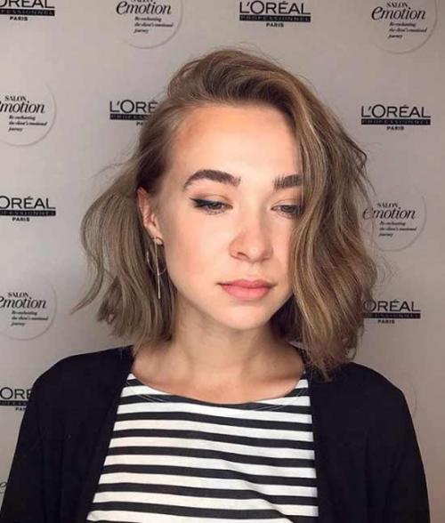 Практичная стрижка на средние волосы без укладки. Самые классные стрижки на средние волосы без укладки: фото