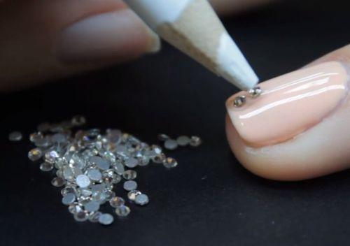 ᐉ Как клеить стразы на ногти шеллак. Мастер-класс: как приклеить стразы на шеллак