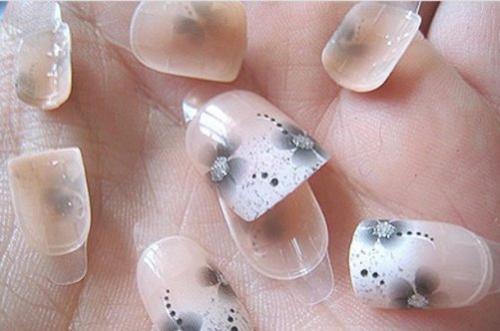 Чем заменить клей для ногтей. Клей для маникюра. Ремонтируем ногти 09