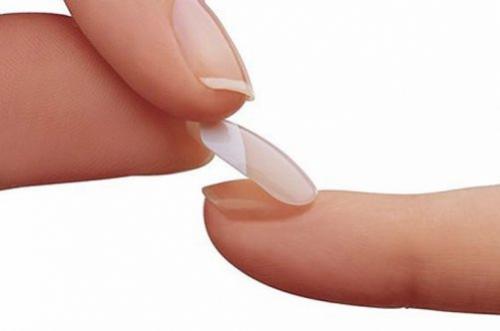 Чем заменить клей для ногтей. Клей для маникюра. Ремонтируем ногти 10