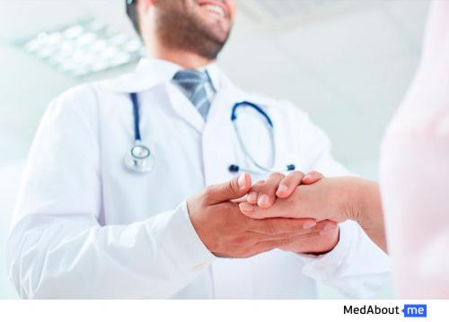 В статье рассмотрены причины воспаления возле ногтя. Паронихия 03