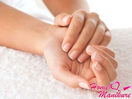 Как сделать кончики ногтей белыми. Отбеливание ногтей в домашних условиях