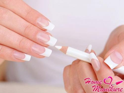 Как сделать кончики ногтей белыми. Отбеливание ногтей в домашних условиях