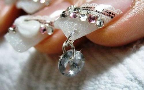 Стильный маникюр Как красиво клеить стразы на шеллак. Шеллак дизайн со стразами