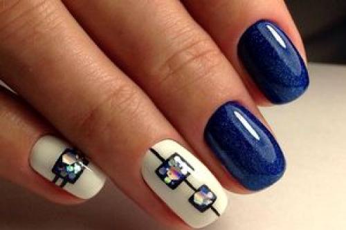 Можно ли сделать свадебный маникюр в бело-голубых тонах самостоятельно. Кому подойдет