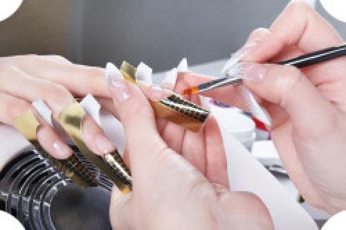 Почему отслаиваются нарощенные ногти. Кто виноват и почему нарощенные ногти отслаиваются? 01