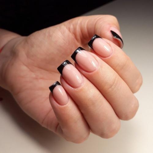 Маникюр на квадратные ногти френч. Квадратный френч на ногтях и новинки дизайна 2022 года