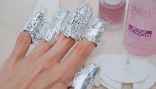 Как снять шеллак в домашних условиях без фольги. Как снимать шеллак в домашних условиях с помощью фольги