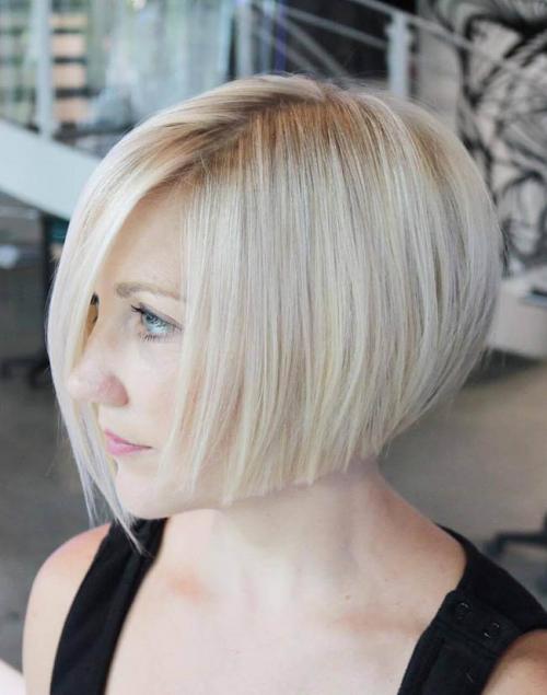 Градуированный боб-каре с пышным затылком и удлинением к лицу. Кому подойдет