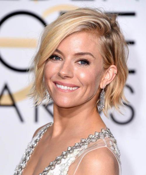 Градуированный боб-каре с пышным затылком и удлинением к лицу. Кому подойдет