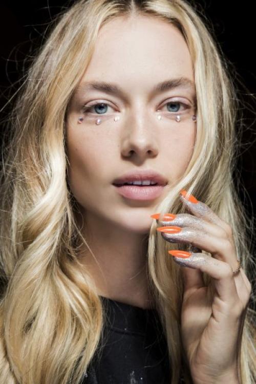 Праздничный маникюр на день рождения. Маникюр ко дню рождения