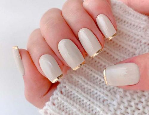 Белый френч на молочной базе. Французский маникюр 2022 — 2023:  модные тенденции, двойной френч, варианты комбинирования + 270 фото идей