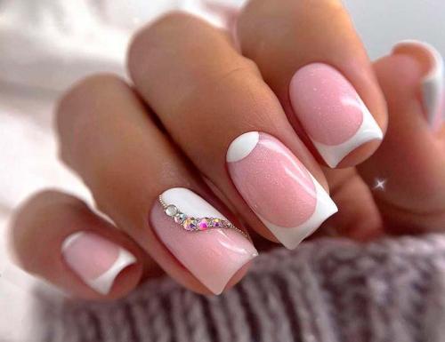 Белый френч на молочной базе. Французский маникюр 2022 — 2023:  модные тенденции, двойной френч, варианты комбинирования + 270 фото идей