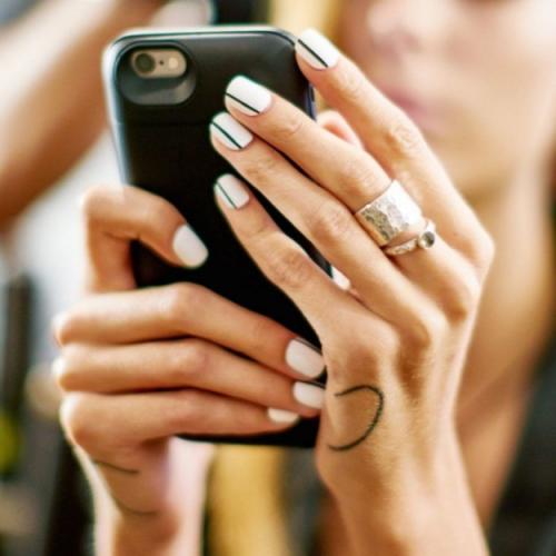 Как долго должен держаться лак на коротких ногтях. 8 подсказок, которые помогут маникюру с обычным лаком держаться гораздо дольше