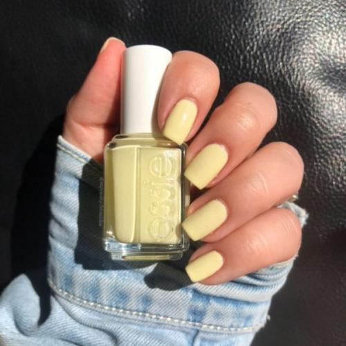 Какой цвет лака лучше выбрать для коротких ногтей. Дизайн на короткие ногти: тенденции и новинки 2024