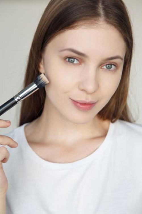 Как правильно применять светлые и темные тональные средства для контуринга. Важно знать: как наносить тональный крем?