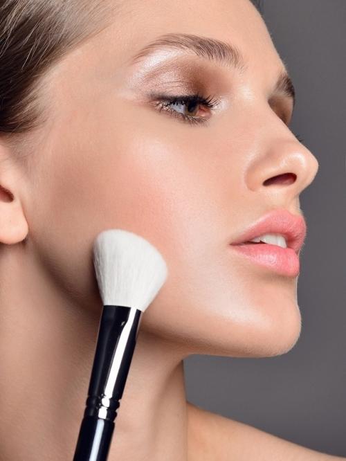 Откройте для себя секреты идеального контуринга для каждой формы лица 10