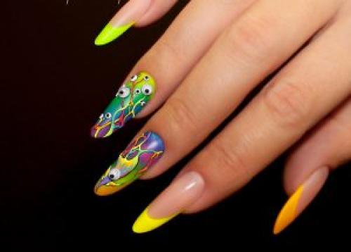 Золотой френч миндаль. Френч на ногтях миндалевидной формы с традиционным расположение «улыбки» (фото)