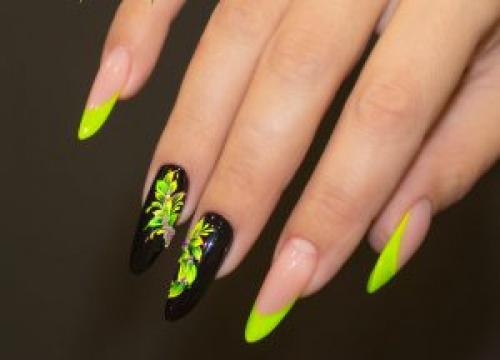 Золотой френч миндаль. Френч на ногтях миндалевидной формы с традиционным расположение «улыбки» (фото)