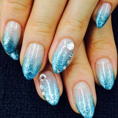 Золотой френч миндаль. Френч на ногтях миндалевидной формы с традиционным расположение «улыбки» (фото)