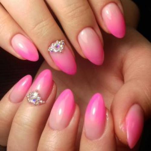 Золотой френч миндаль. Френч на ногтях миндалевидной формы с традиционным расположение «улыбки» (фото)