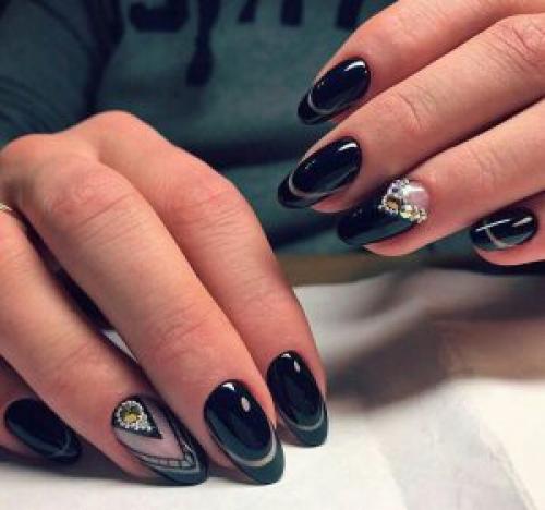 Золотой френч миндаль. Френч на ногтях миндалевидной формы с традиционным расположение «улыбки» (фото)