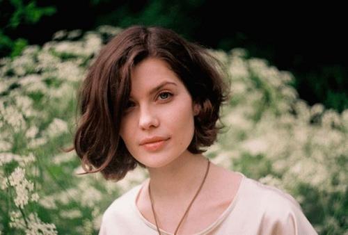 Стрижки женские 2019 на волнистые волосы. 6 стрижек, которые без укладки выглядят лучше 04 Стрижки женские 2019 на волнистые волосы. 6 стрижек, которые без укладки выглядят лучше 04