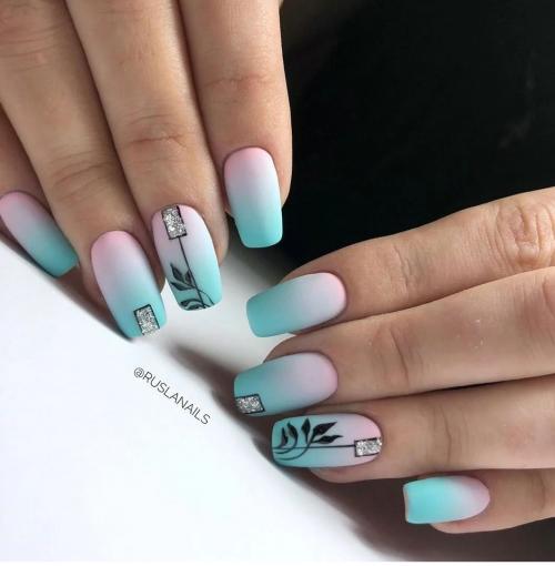 Розово-голубые омбре: новый тренд в нежных маникюрах 20