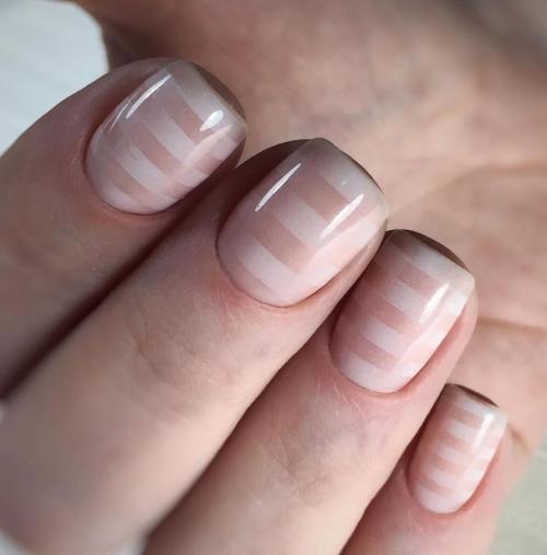 Розово-голубые омбре: новый тренд в нежных маникюрах 22