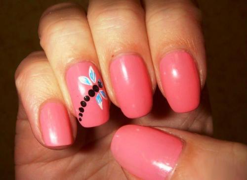 Какие особенности имеют яркие рисунки на ногтях, которые сделаны с помощью лака и иголки. Рисунки на ногтях иголкой