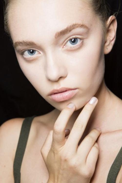 Какие советы можно дать тем кто хочет сделать бежевый маникюр с цветами в домашних условиях. Необычный бежевый маникюр