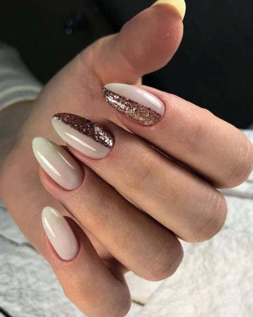 Бежевый маникюр с цветами: как создать стильный и эффектный дизайн 09 Бежевый маникюр с цветами: как создать стильный и эффектный дизайн 09