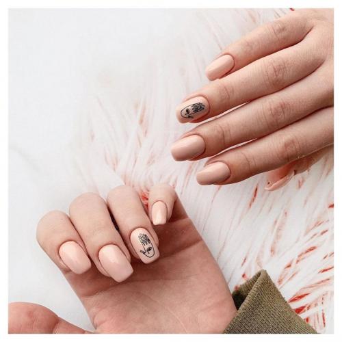 Бежевый маникюр с цветами: как создать стильный и эффектный дизайн 14 Бежевый маникюр с цветами: как создать стильный и эффектный дизайн 14