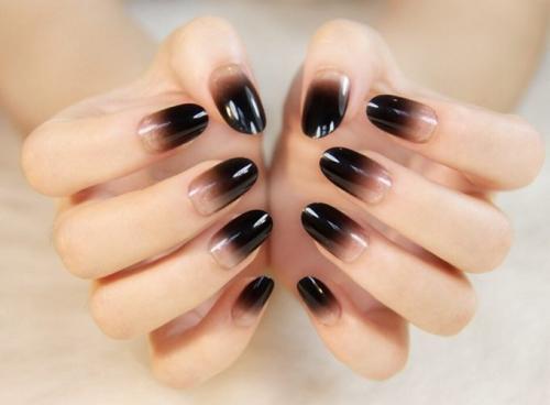 Береги свои ногти: советы по маникюру в черно бежевых тонах 07
