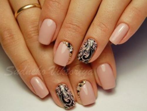 Маникюр в черно-бежевых тонах. Будни и праздники в черно-бежевых тонах
