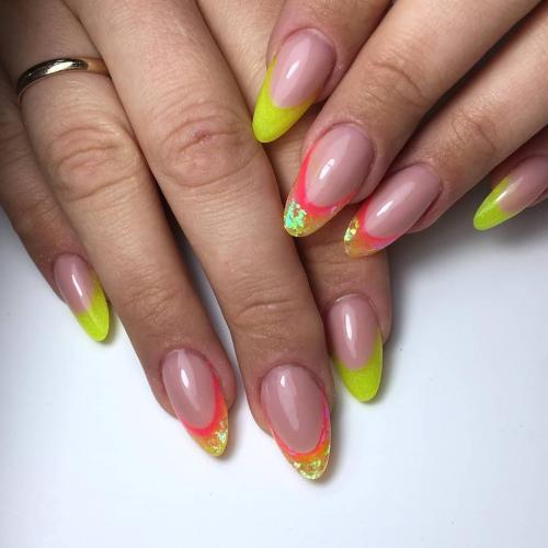 Выкладной френч со стразами. Выкладной френч от «А» до «Я»: все, что хочется узнать, но не у кого спросить. Как создается, кому подходит и какой дизайн можно создать на основе выкладного френча