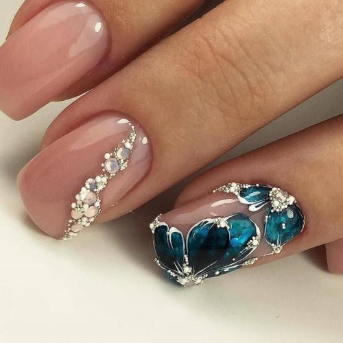 Шикарный маникюр со стразами. Маникюр со стразами (100 фото): интересные идеи и самые красивые сочетания блесток, страз и украшений в маникюре