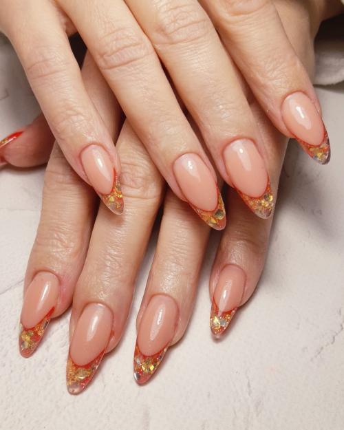 Выкладной френч со стразами. Выкладной френч от «А» до «Я»: все, что хочется узнать, но не у кого спросить. Как создается, кому подходит и какой дизайн можно создать на основе выкладного френча