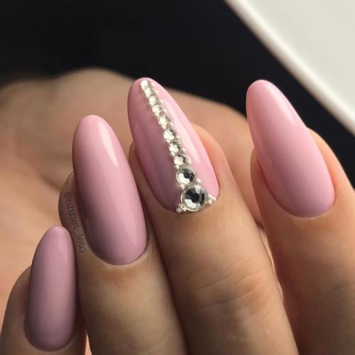 Шикарный маникюр со стразами. Маникюр со стразами (100 фото): интересные идеи и самые красивые сочетания блесток, страз и украшений в маникюре