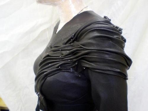 Какие техники используются для создания рогов малефисенты. Накладные скулы и рога. Как делали грим для фильма Малефисента!