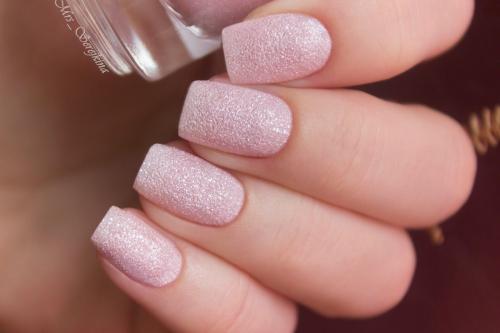 Какие типы украшений можно создать с помощью шеллака со стразами и блестками. Лучшие идеи блестящего маникюра